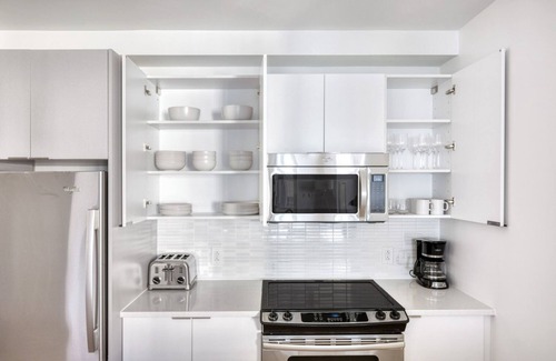 Chinatown Apartment | Roomy Downtown 1BR w/W/D & Gym, nr Greenway, by Blueground