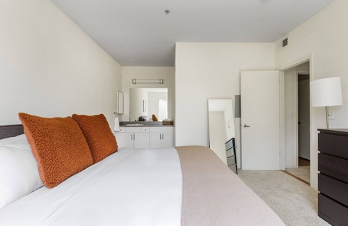 Fremont Apartment | Roomy Fremont 3BR w/ Pool, Gym, W/D, near TJ, WF, BART, by Blueground