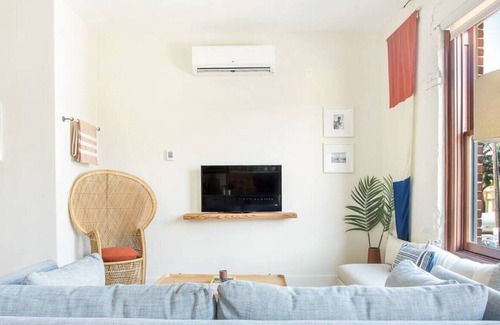 Yamacraw Village Condo | Roomy Hip 2BR in the Heart of Downtown Savannah