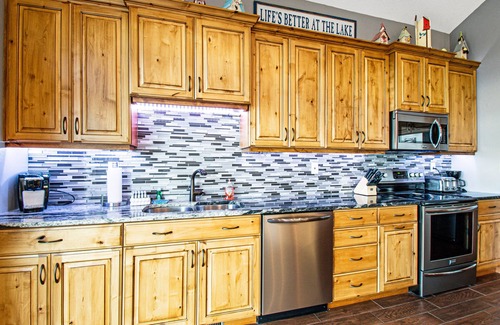 Sweetwater House | Roomy mountain & lake view home with large deck, fireplace, & W/D - dog-friendly