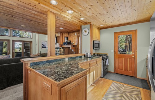 Truckee Cabin | Roomy Northstar Home w/Private Hot Tub, 2 Living Rooms, on the Shuttle Route!