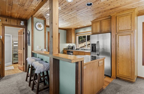 Truckee Cabin | Roomy Northstar Home w/Private Hot Tub, 2 Living Rooms, on the Shuttle Route!