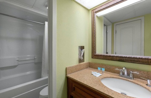 Myrtle Beach Hotel | Roomy Oceanfront Ste Includes Breakfast 15th Flr