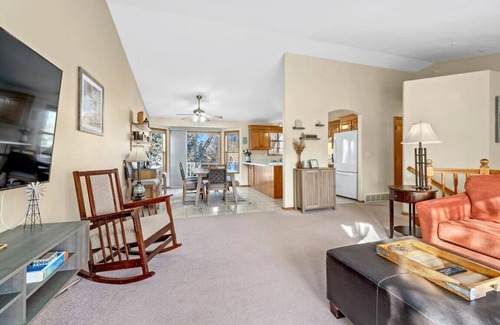 Sioux Falls House | Roomy Rendezvous: A 3BR Getaway