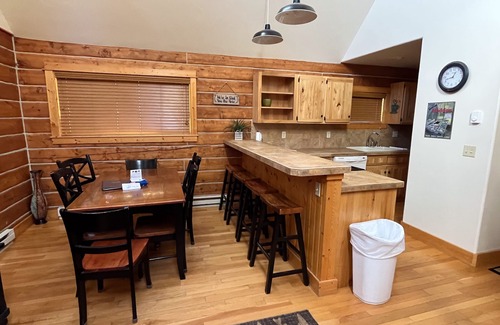 Almont Cabin | Roomy Taylor Canyon Cabin With Private Fishing Access