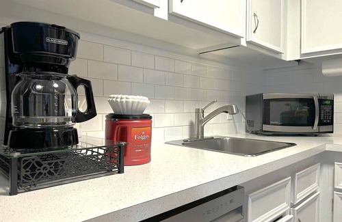 Beltline Apartment | Roomy Top Floor at Stampede w/Free Parking, AC