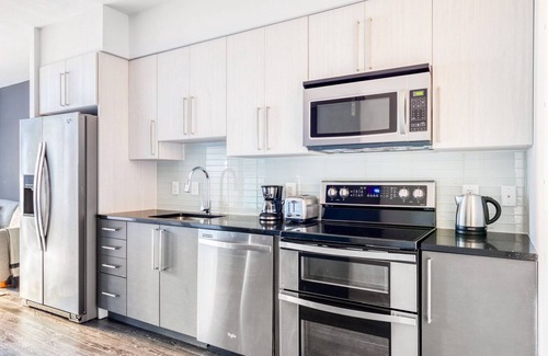 Ballston Apartment | Roomy Virginia Square 1BR w/W/D & Gym, near GMU & Metro, by Blueground