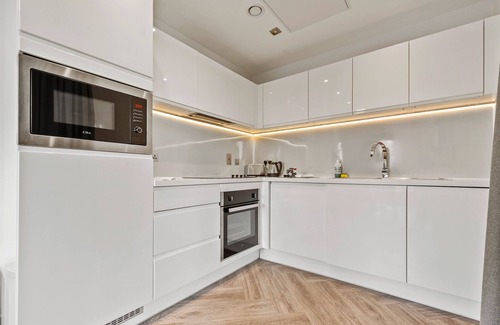 West Ham Apartment | Roomzzz London Stratford