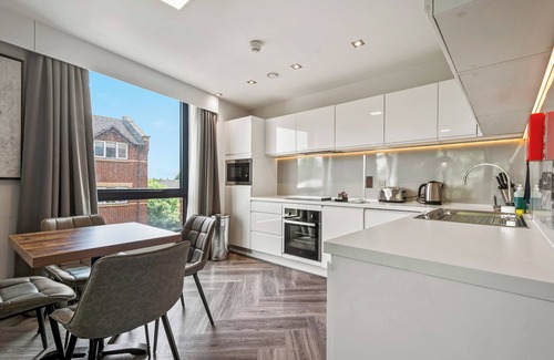 West Ham Apartment | Roomzzz London Stratford