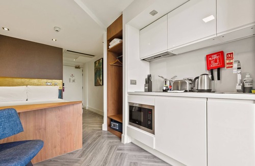 West Ham Apartment | Roomzzz London Stratford