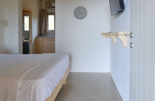 Kipri Hotel | Rooster Guesthouse Rooms - Standard Apartment