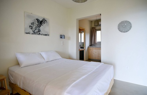 Kipri Hotel | Rooster Guesthouse Rooms - Family Apartment