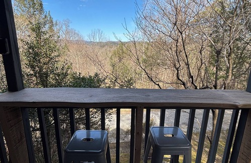 Townsend Cabin | Rooster's Perch Cabin at Country Manor Acres in Townsend, TN