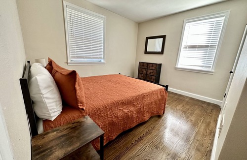 Hollins House | Roost’n Roanoke: pet friendly, fenced yard, 5-min to airport