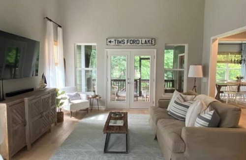 Tullahoma House | Rooted Lake Cottage w/Golf Cart - NEW to VRBO!