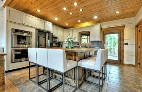 Morganton House | Rooted Oak Retreat