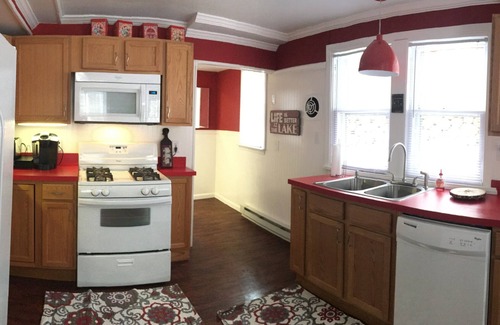 Lake Harmony Estates House | Roots End, Sleeps 12, Close to Attractions, Lake view