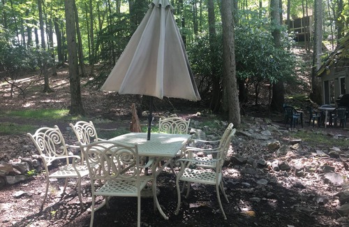 Lake Harmony Estates House | Roots End, Sleeps 12, Close to Attractions, Lake view