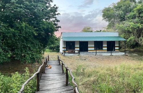 Mpemba Cabin | Roots in the River Lodge