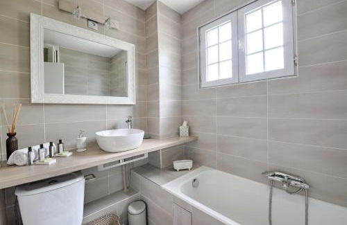 L'Hay-les-Roses Apartment | Rosa Carris - Triplex 7p proche Château de Sceaux