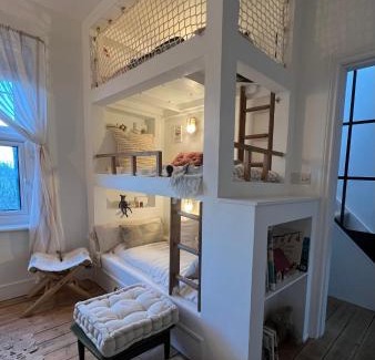 Broadstairs House | Rosa - Joss Bay