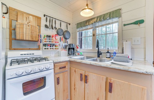 Higgins Lake Cabin | Roscommon Cabin < Half-Mi to Higgins Lake!