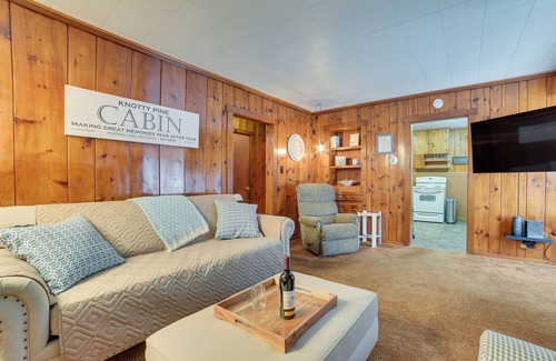 Higgins Lake Cabin | Roscommon Cabin, Walk to Higgins Lake