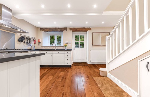 Ambleside Cottage | Rose Barn - barn conversion sleeps 6, new bathroom with parking