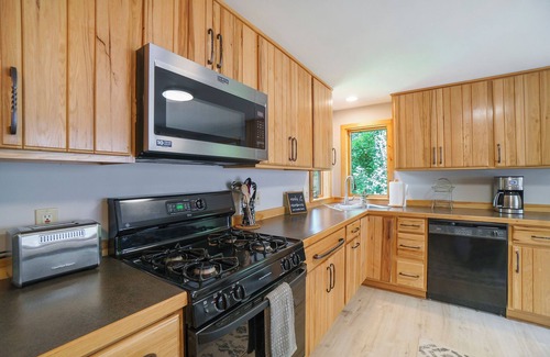 Boyne Falls House | Rose Cottage - 1 of 2 Cottages on Property - Near Boyne Mountain Trail!