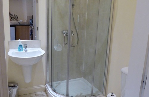 Arden Cottage | Rose Cottage (Auchendennan) - sleeps 4 guests in 2 bedrooms
