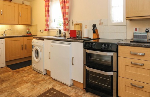 Strathpeffer Cottage | ROSE COTTAGE, family friendly, with a garden in Strathpeffer