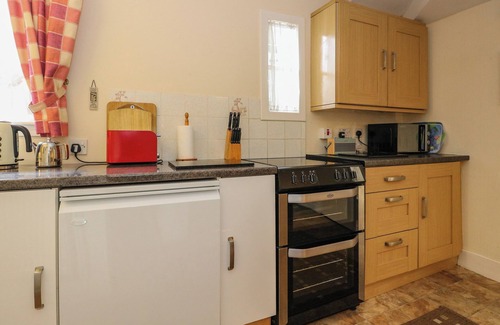 Strathpeffer Cottage | ROSE COTTAGE, family friendly, with a garden in Strathpeffer