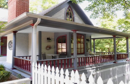 Eureka Springs Historic District Cottage | Rose Cottage - Featured in Country Living and Cottage Style Magazine