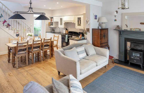 Cardigan Cottage | Rose Cottage