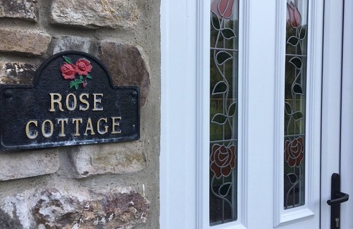 Tavernspite Apartment | ROSE COTTAGE - ground floor cottage with stunning lakeside views