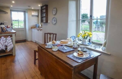 Monmouth Cottage | ROSE COTTAGE, pet friendly, character holiday cottage in Welsh Newton