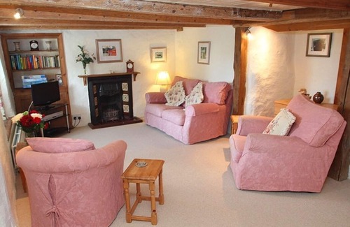 Manaccan Cottage | ROSE COTTAGE, pet friendly, with open fire in Manaccan
