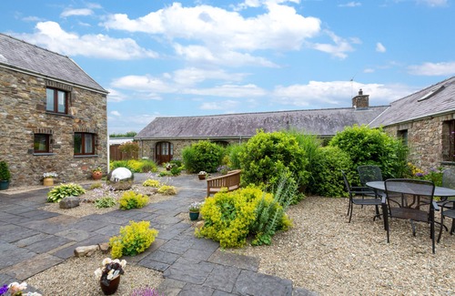 Haverfordwest House | Rose Cottage - Two Bedroom House, Sleeps 5