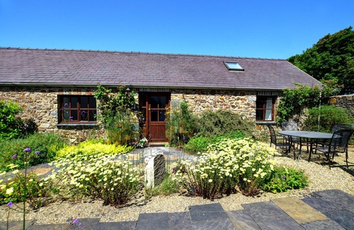 Haverfordwest House | Rose Cottage - Two Bedroom House, Sleeps 5