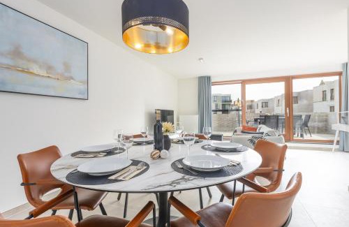 Vogelzang Apartment | Rose D'ivry-3 bedroom appartement w free parking garage - large terrace - quiet area & walking distance from the sea!