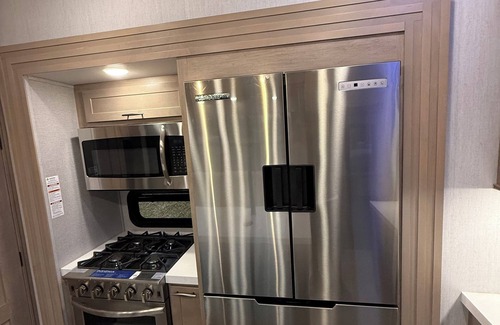 Roseville House | Rose Farm Luxury RV Stay