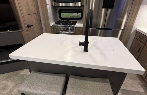 Roseville House | Rose Farm Luxury RV Stay