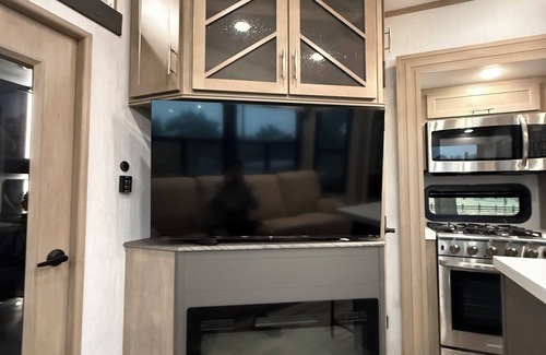 Roseville House | Rose Farm Luxury RV Stay