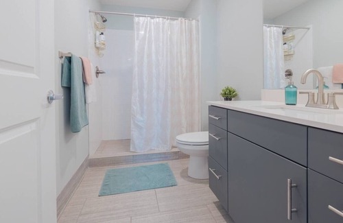 Gladstone Apartment | Rose Haven Retreat 2BR Loft 1.7 Miles to Downtown