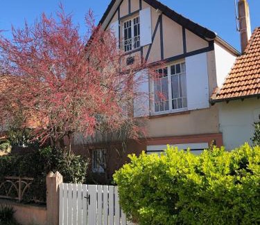 Agon-Coutainville House | Rose-May