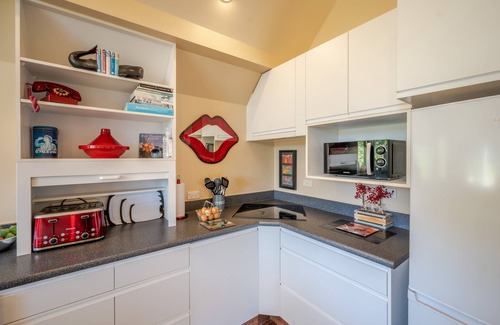 Akaroa House | Rose on the Bay - Akaroa Holiday Home