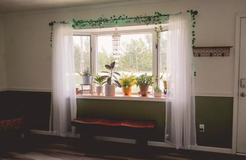 Welda House | Rose Ranch - Charming Country Home