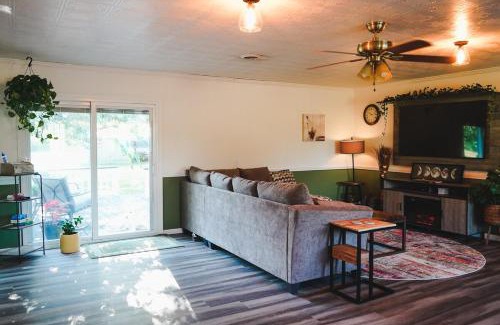 Welda House | Rose Ranch - Charming Country Home