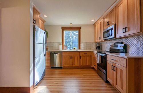 Newberg Apartment | Rose Room - Sophisticated, Playful, Designer Suite, Downtown, Dog-Friendly