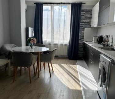 g.k. Strelbishte Apartment | Rose's apt - NEWLY REFURBISHED, South park, Free Parking, Mountain View, self check-in, close to metro, stores, family-friendly